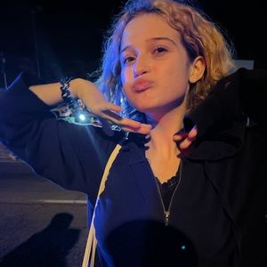 Meet your Posher, Rhea